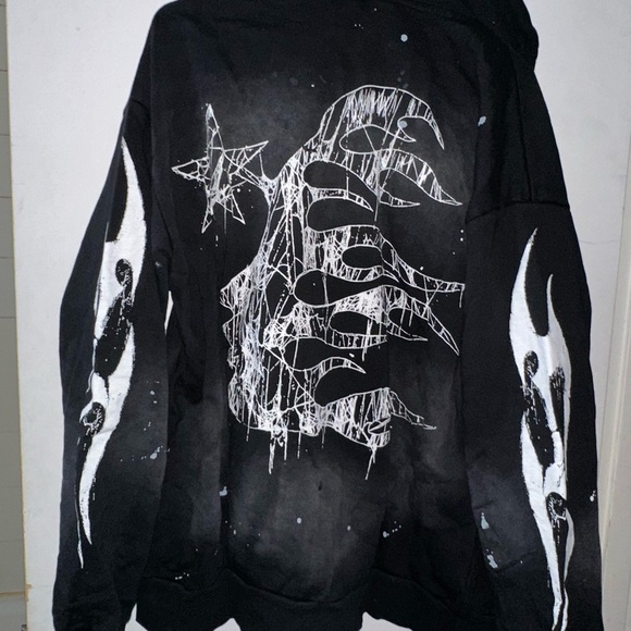 Men's Black and White Zip-Up Sweater - Picture 6 of 8